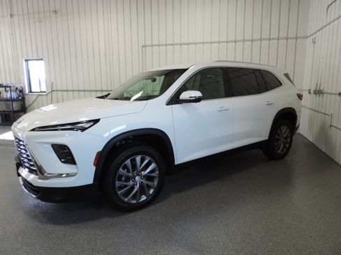 Used 2025 Buick Enclave Preferred image 3