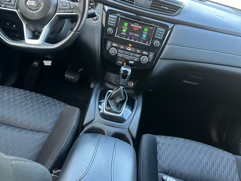 Used 2018 Nissan Rogue SV image 15