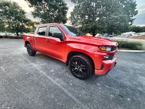 Used 2021 Chevrolet Silverado 1500 2WD Crew Cab Custom image 6
