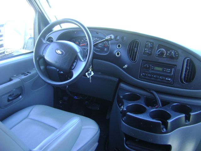 Used 2008 Ford E-350 and Econoline 350 Extended Wagon Super Duty RWD image 10
