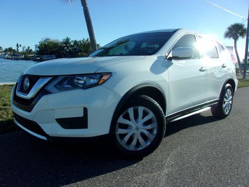 Used 2018 Nissan Rogue S image 6