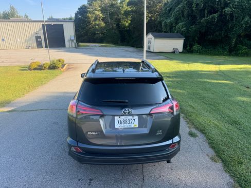 Used 2016 Toyota RAV4 AWD LE image 8