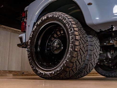 Used 2025 Ford F350 Platinum image 14