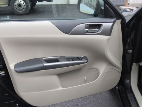 Used 2011 Subaru Impreza 2.5i Premium image 12