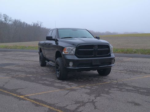 Used 2018 RAM 1500 ST image 2