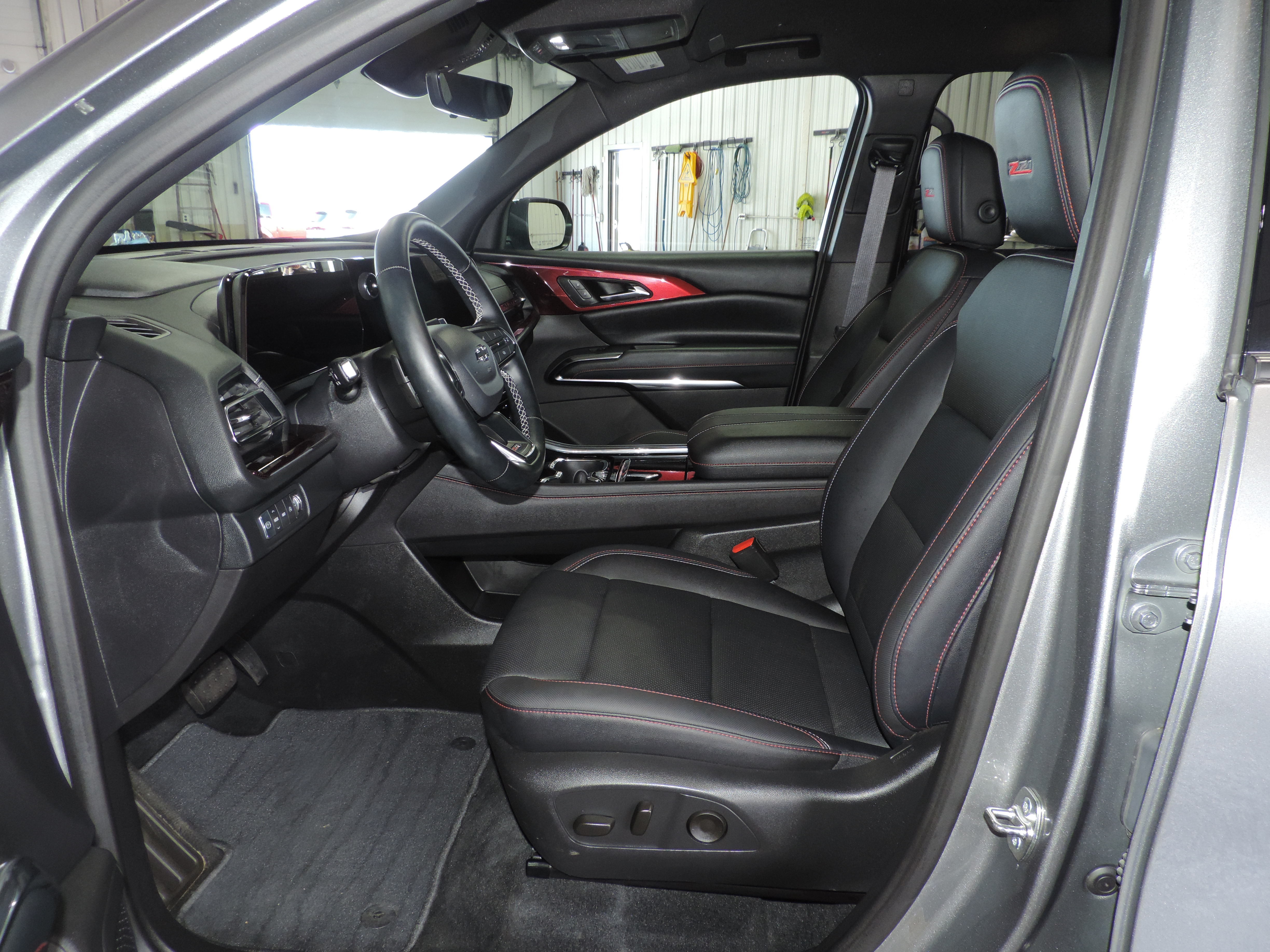 Used 2026 Chevrolet Traverse AWD Z71 image 36