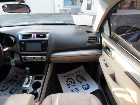 Used 2016 Subaru Outback 2.5i Premium image 21