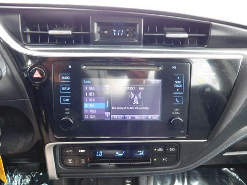 Used 2017 Toyota Corolla SE image 14