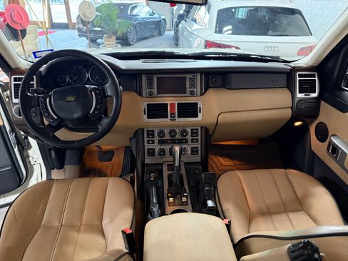 Used 2004 Land Rover Range Rover HSE image 2