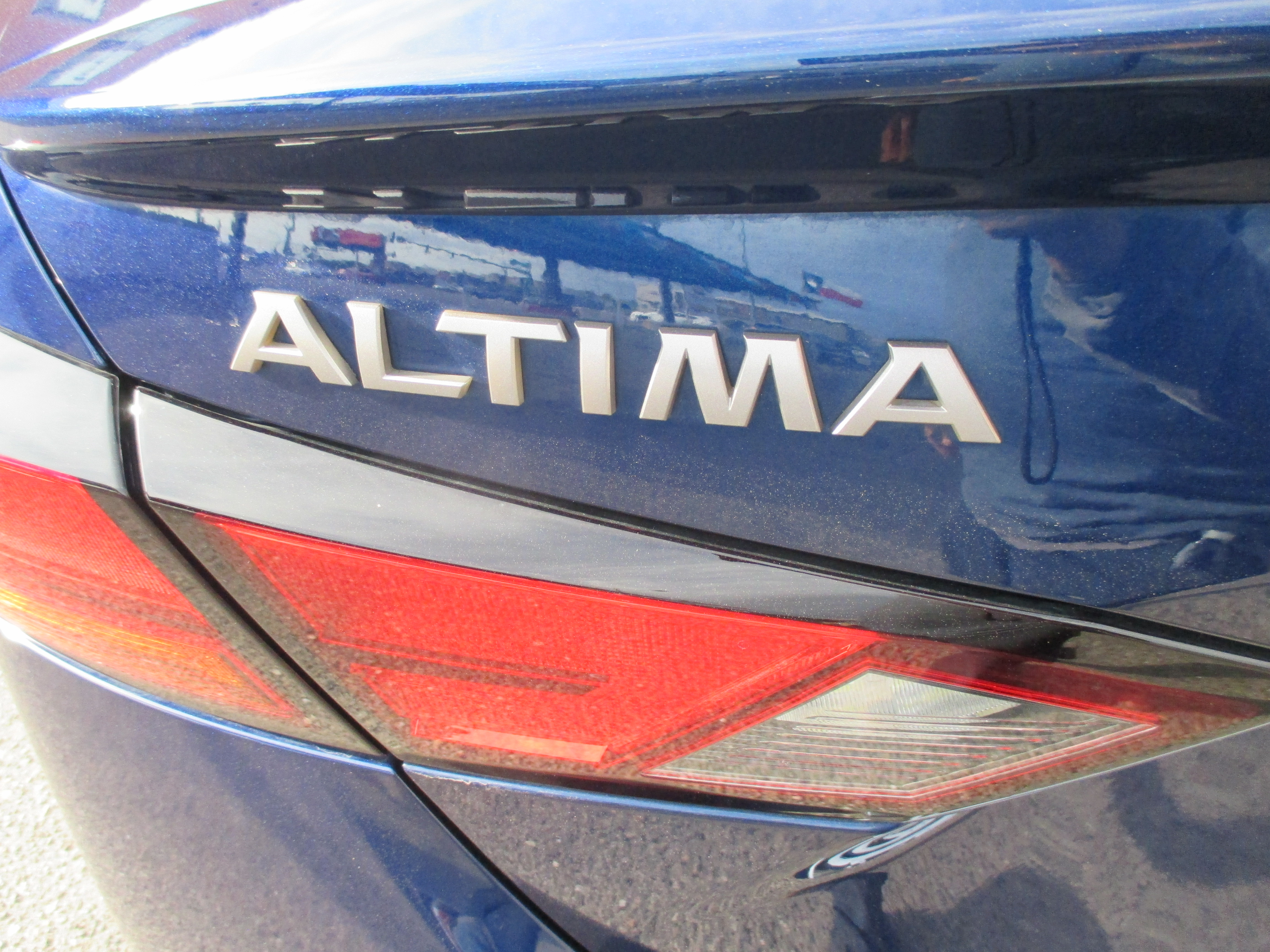 Used 2023 Nissan Altima 2.0 SR FWD image 15