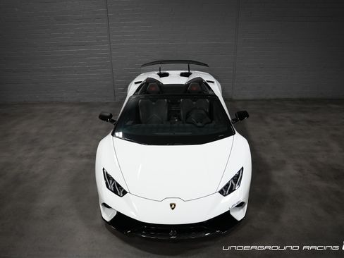 Used 2018 Lamborghini Huracan Performante image 3