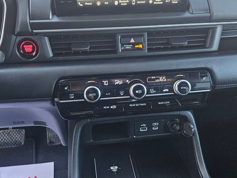 Used 2025 Honda Pilot EX-L image 11