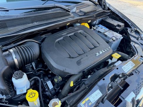 Used 2016 Dodge Grand Caravan image 27