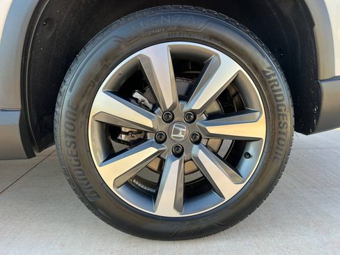 Used 2023 Honda Pilot Touring image 9