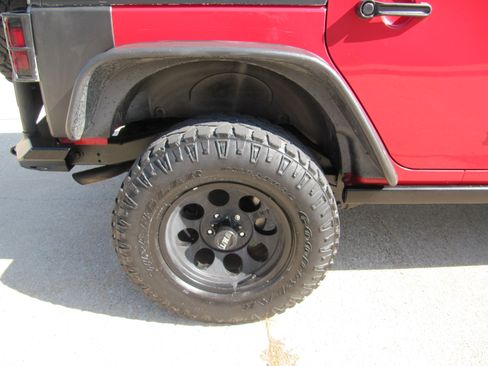 Used 2011 Jeep Wrangler Rubicon image 12