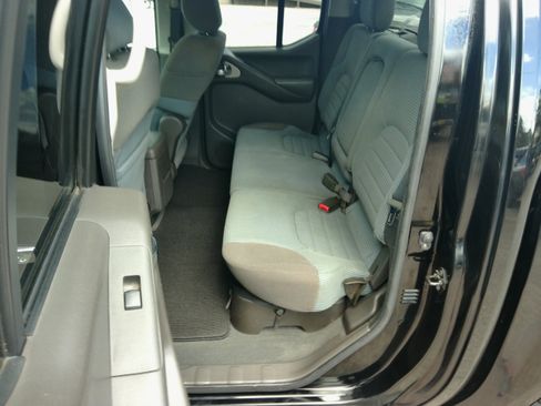 Used 2007 Nissan Frontier 4x4 Crew Cab NISMO image 25