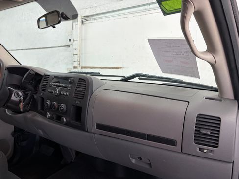 Used 2012 Chevrolet Silverado 1500 2WD Regular Cab image 13