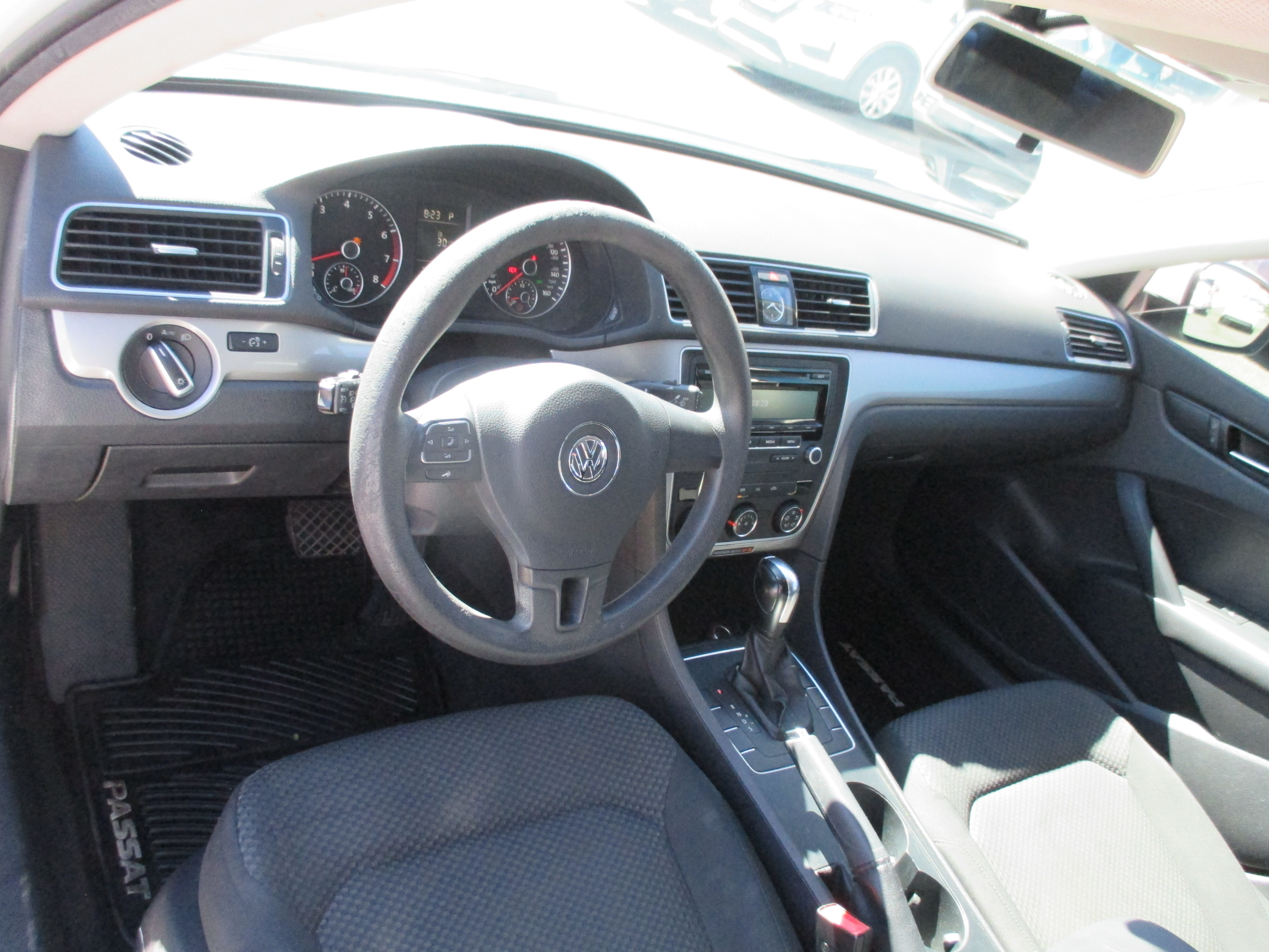 Used 2013 Volkswagen Passat 2.0T SEL Premium FWD image 4
