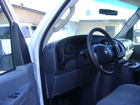 Used 2003 Ford E-350 and Econoline 350 Club Wagon image 9