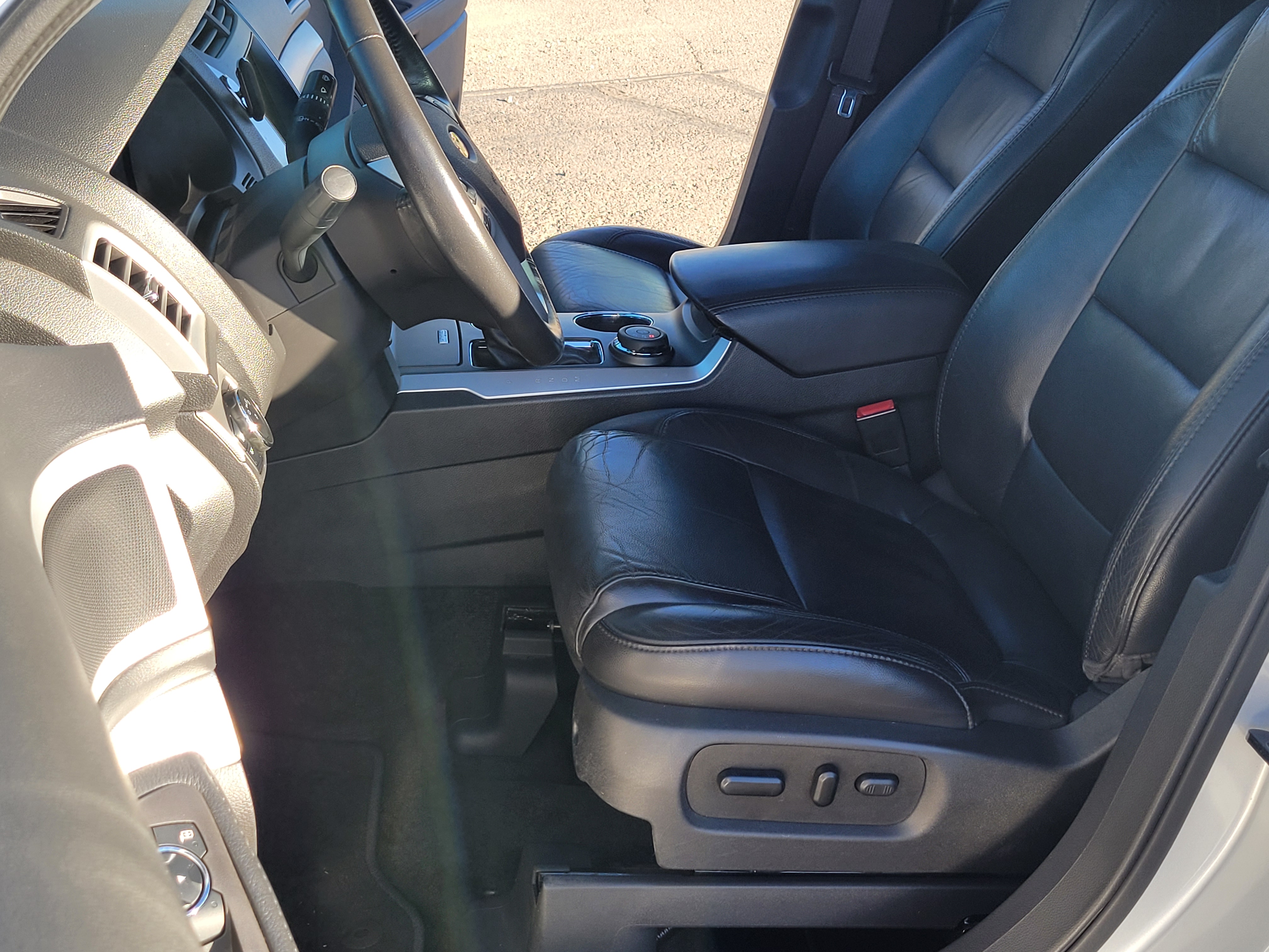 Used 2013 Ford Explorer 4WD XLT image 16