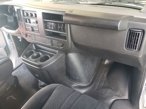 Used 2024 GMC Savana 2500 image 17