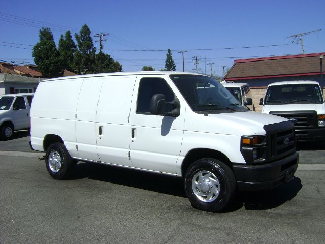 Used 2010 Ford E-250 and Econoline 250 UNAVAIL RWD image 3