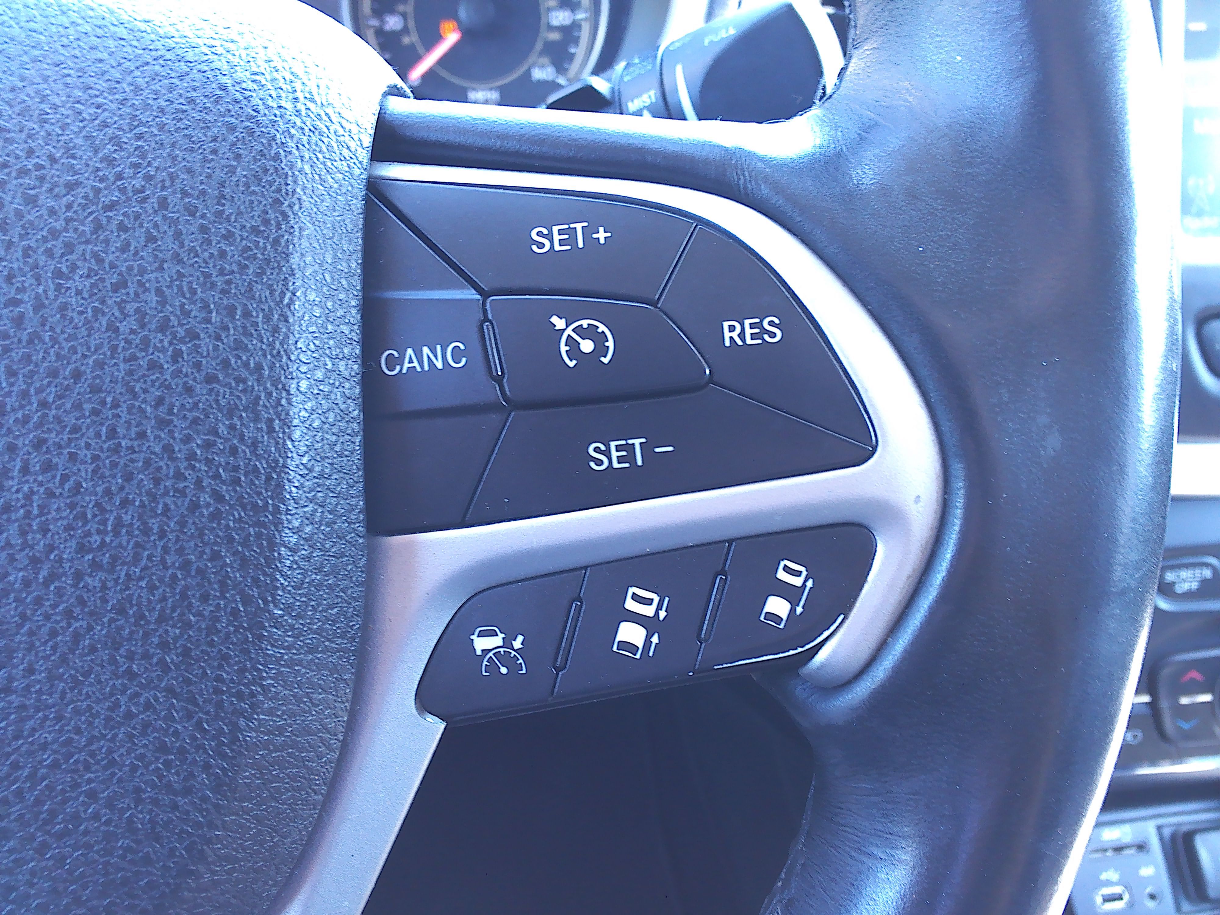 Used 2014 Jeep Cherokee Limited FWD image 28