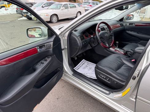 Used 2004 Lexus ES 330 image 2