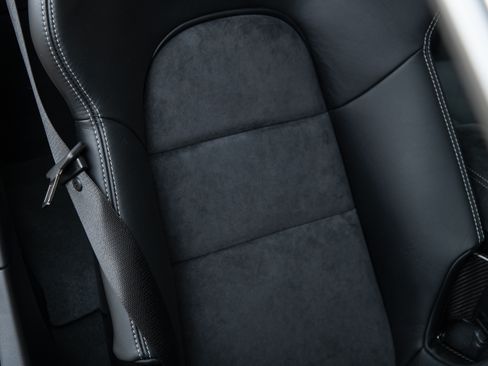 Used 2018 Porsche 911 GT2 RS image 25