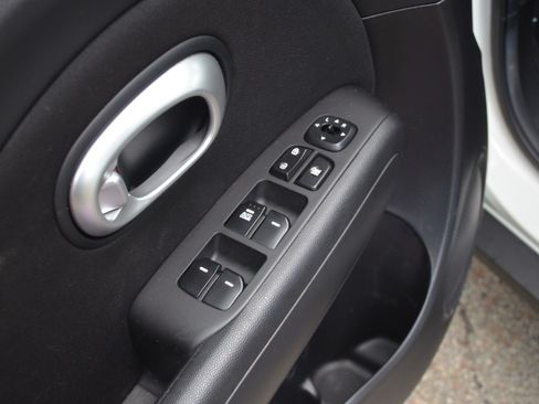 Used 2016 Kia Soul image 18