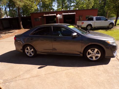 Used 2014 Toyota Camry SE image 5