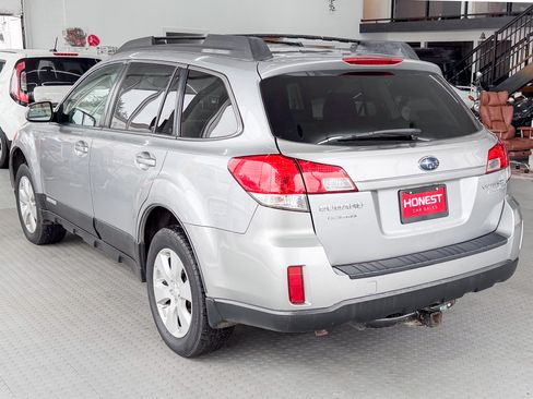 Used 2010 Subaru Outback 2.5i Limited image 6