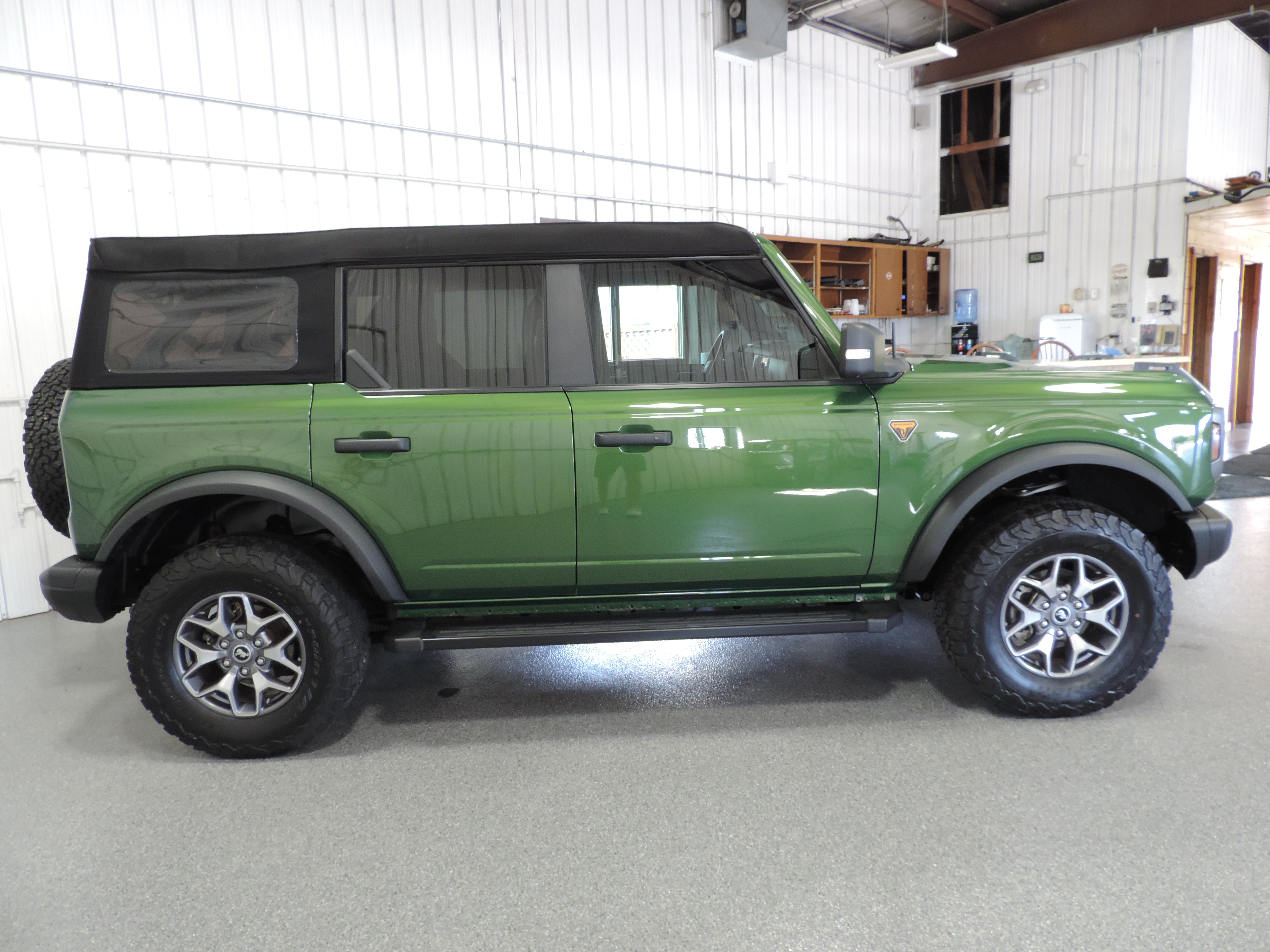 Used 2023 Ford Bronco 4-Door Badlands AWD/4WD image 12