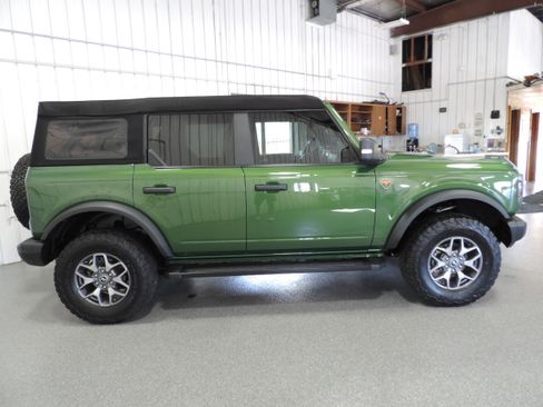Used 2023 Ford Bronco 4-Door Badlands AWD/4WD image 12