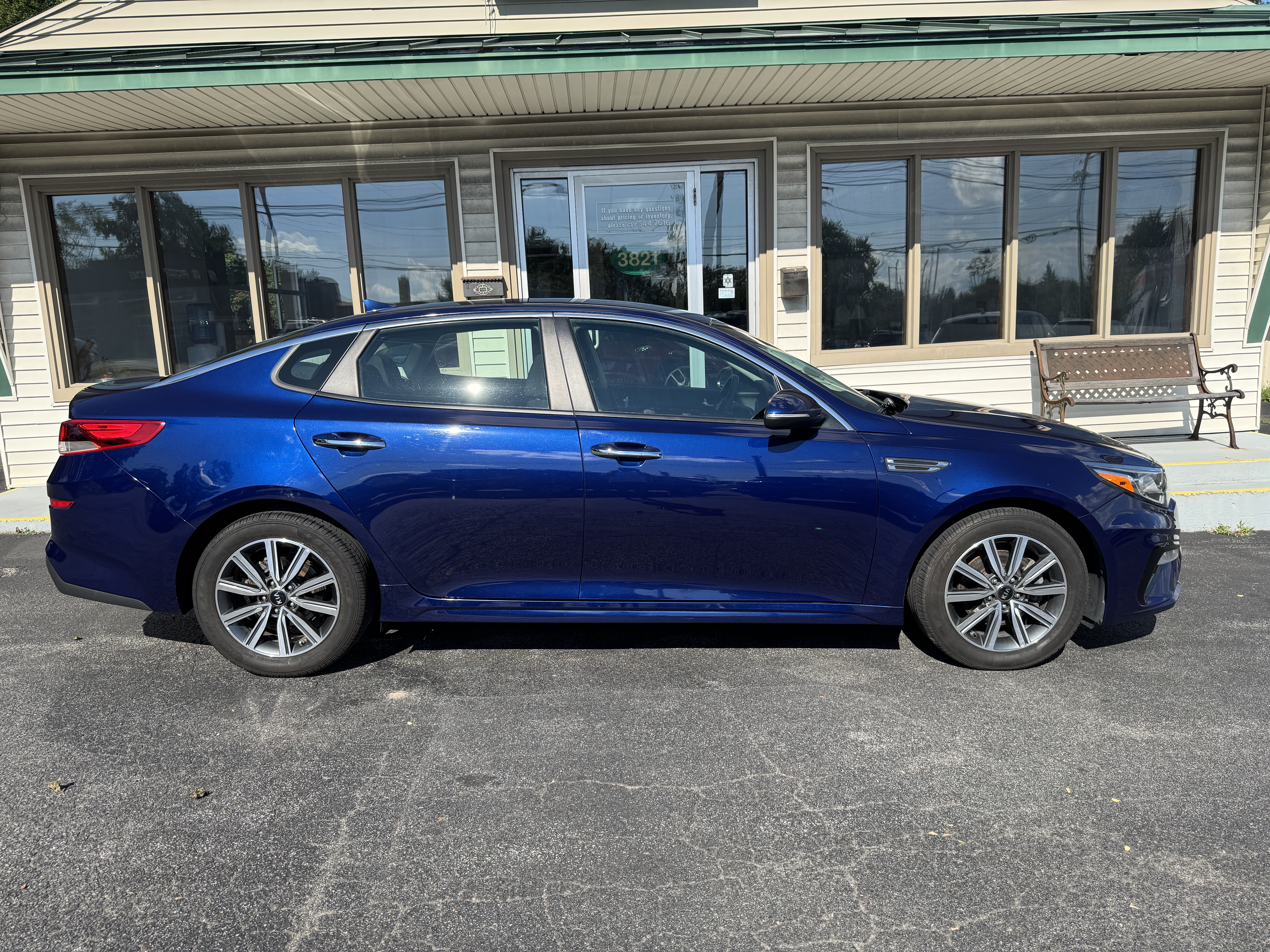 Used 2019 Kia Optima LX w/ 17 ALLOY WHEELS PACKAGE FWD image 1