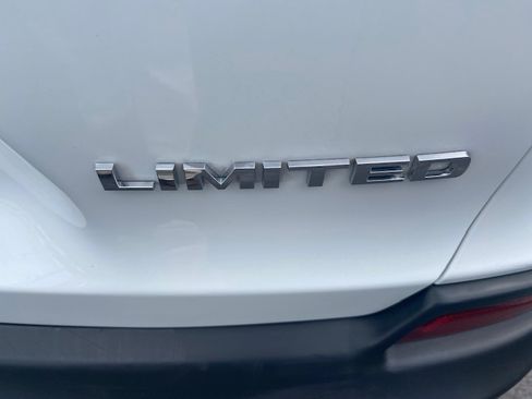 Used 2019 Jeep Cherokee Limited image 14