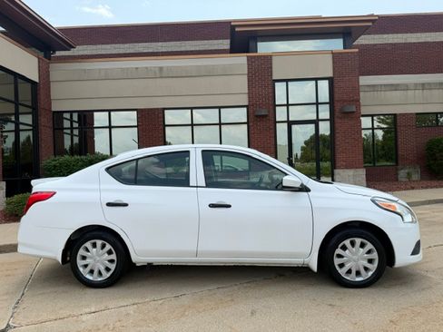 Used 2018 Nissan Versa S Plus FWD image 2