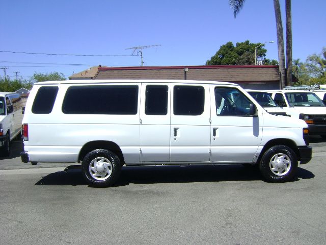 Used 2008 Ford E-350 and Econoline 350 Extended Wagon Super Duty RWD image 2