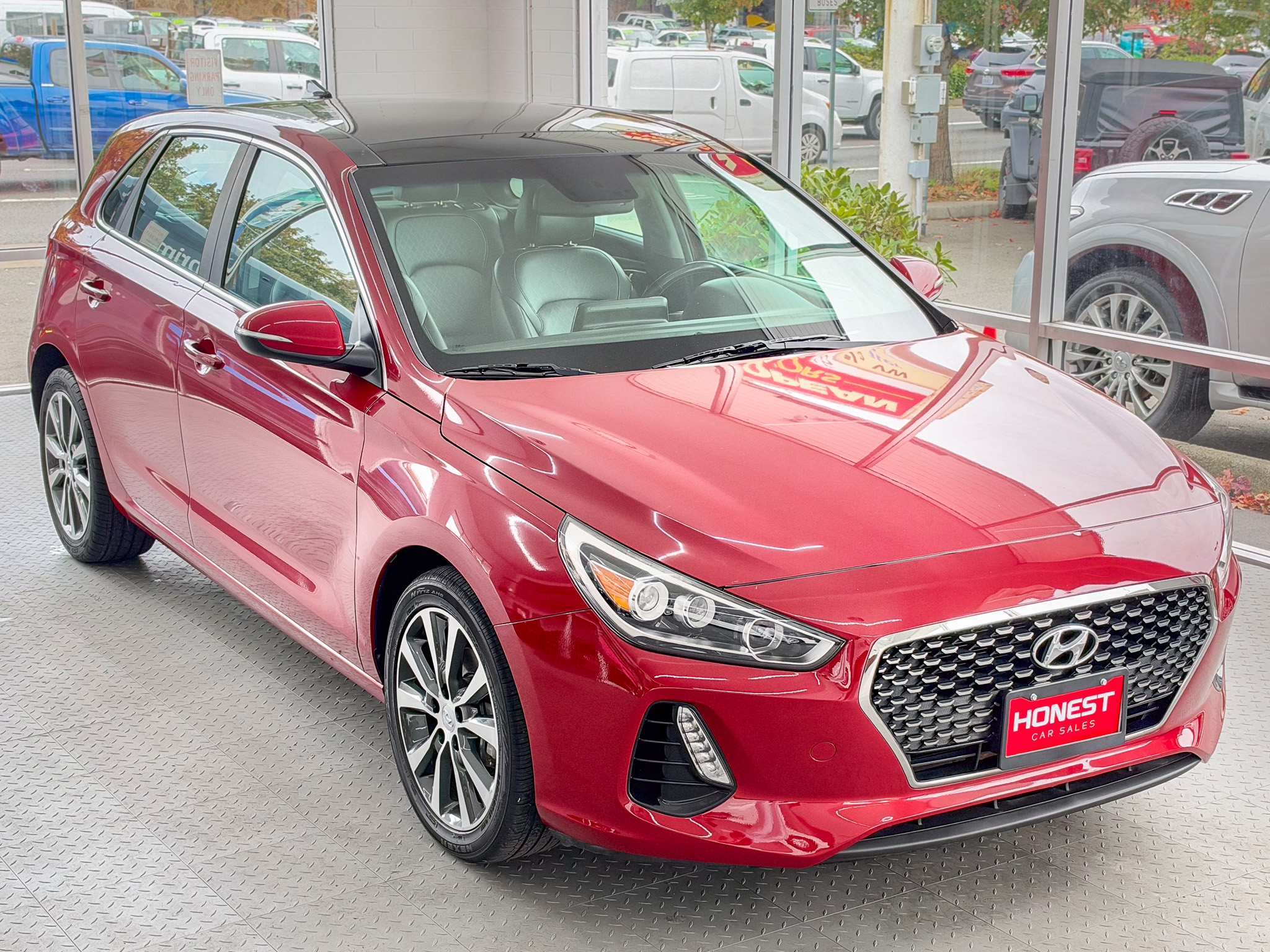 Used 2018 Hyundai Elantra GT Hatchback FWD image 1