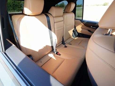 Used 2022 Lexus LX 600 4WD w/ Premium Package image 11