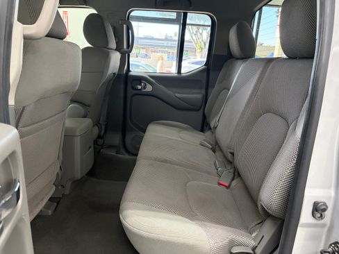 Used 2008 Nissan Frontier 2WD Crew Cab image 11