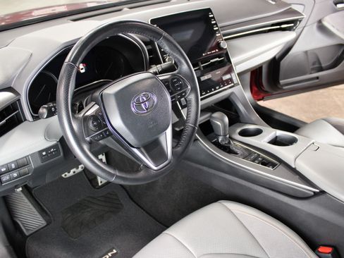Used 2019 Toyota Avalon Hybrid FWD image 7