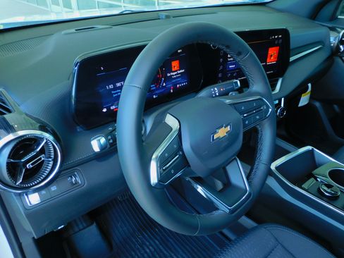 New 2026 Chevrolet Equinox LT image 16