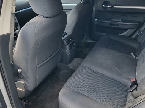 Used 2010 Dodge Charger SXT image 6