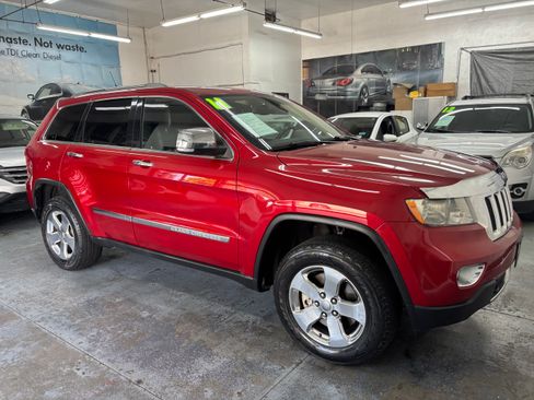 Used 2011 Jeep Grand Cherokee Limited image 8