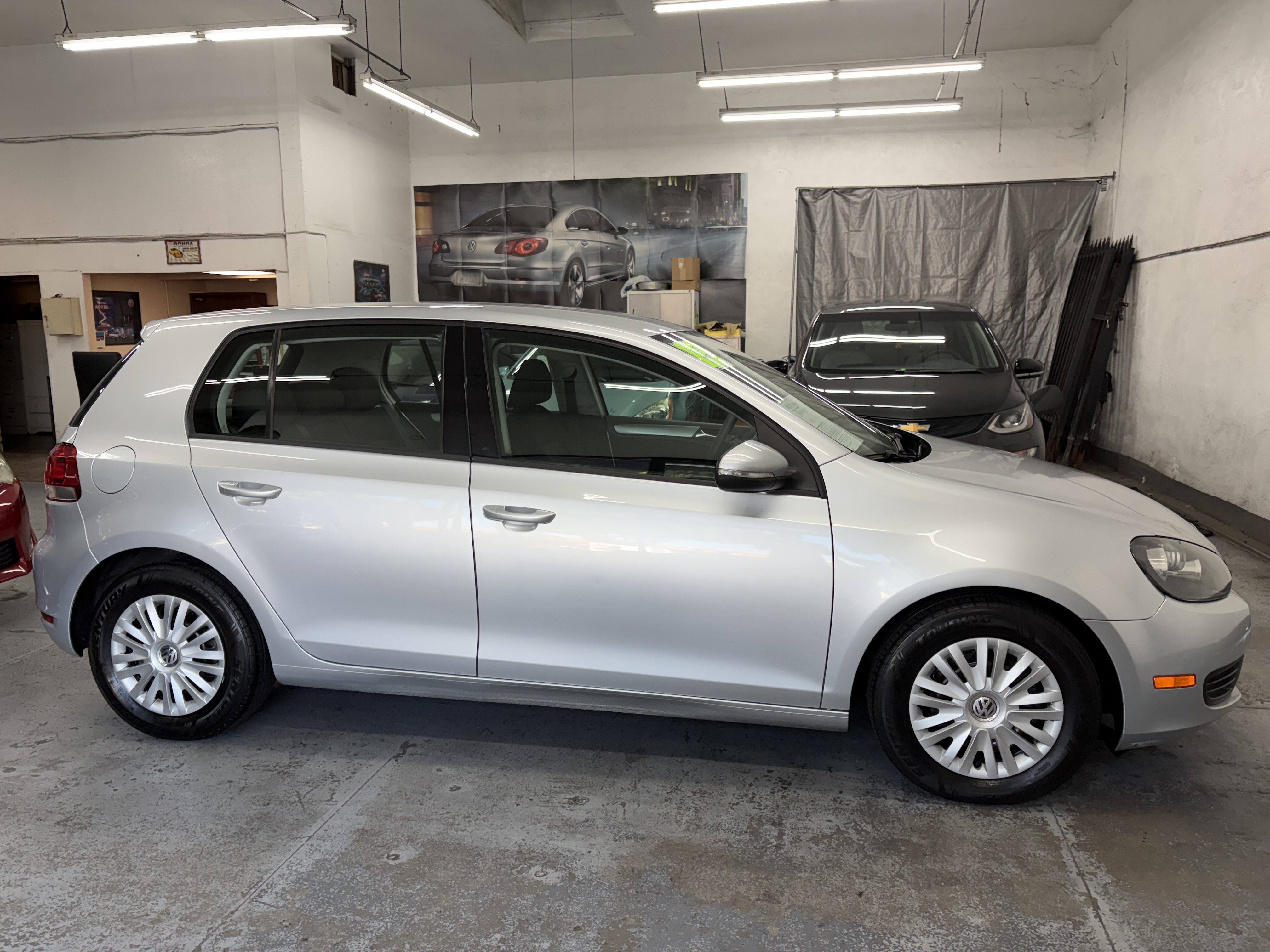 Used 2013 Volkswagen Golf 4-Door FWD image 8