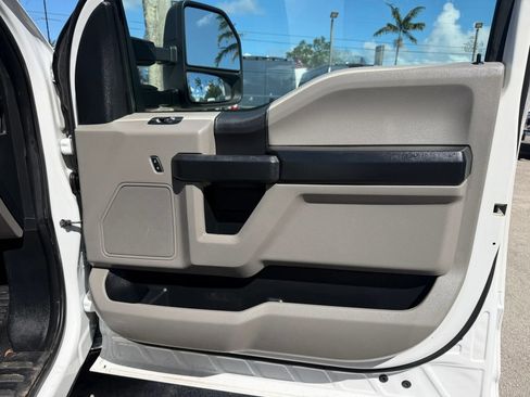 Used 2017 Ford F550 image 18