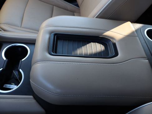 Used 2021 Chevrolet Suburban Premier image 39