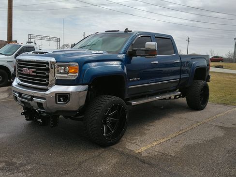 Used 2018 GMC Sierra 2500 SLT image 1