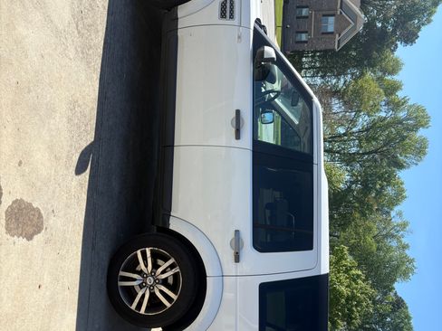 Used 2011 Land Rover LR4 HSE LUX image 1